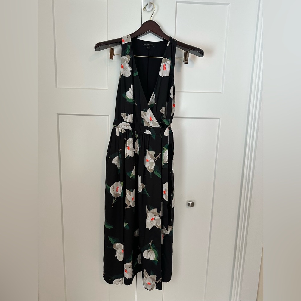 Banana Republic Black Magnolia Print True Wrap Midi Dress Size 2